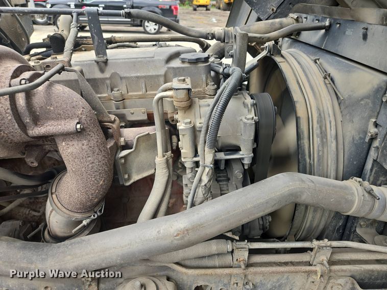 image for item EM7173 2004 GMC  T7500 dump truck