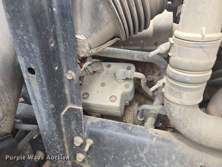 image for item EM7173 2004 GMC  T7500 dump truck