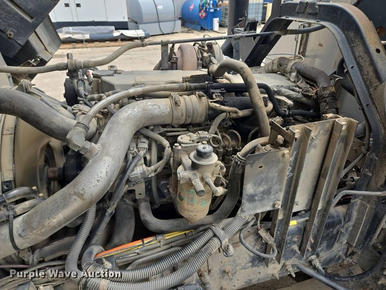 image for item EM7173 2004 GMC  T7500 dump truck