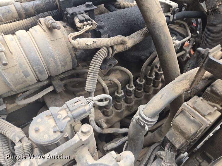 image for item EM7173 2004 GMC  T7500 dump truck