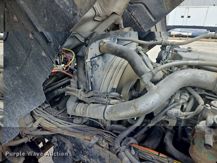 image for item EM7173 2004 GMC  T7500 dump truck