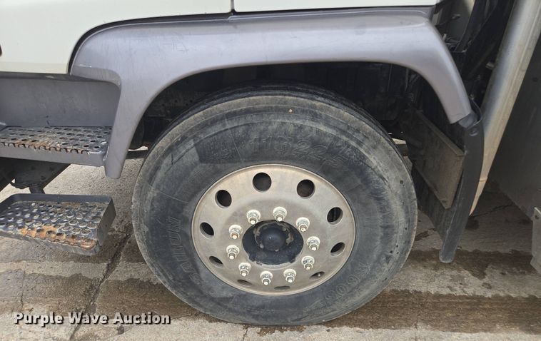 image for item EM7173 2004 GMC  T7500 dump truck