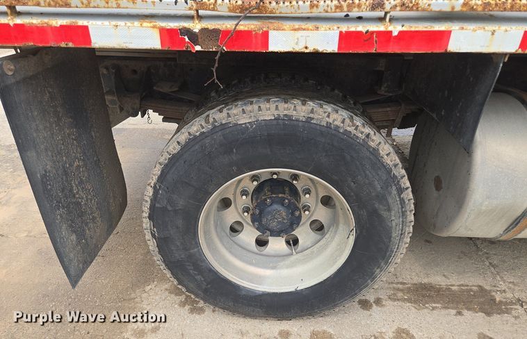 image for item EM7173 2004 GMC  T7500 dump truck