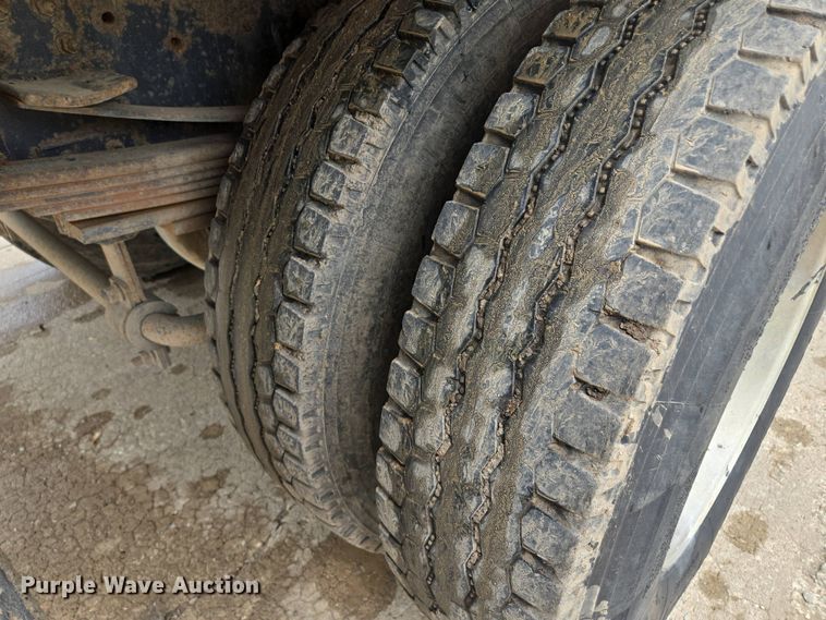 image for item EM7173 2004 GMC  T7500 dump truck