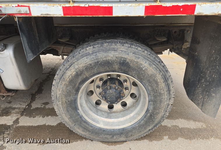 image for item EM7173 2004 GMC  T7500 dump truck