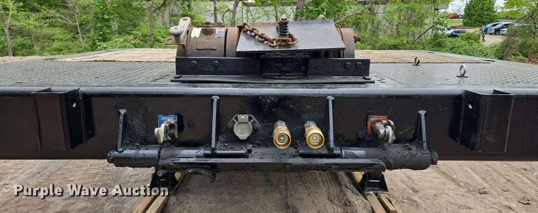 image for item EM7236 2010 Landoll 440B drop deck trailer