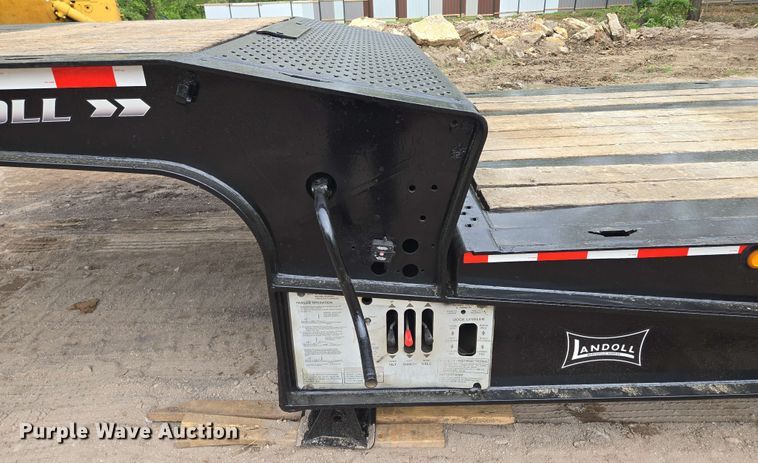 image for item EM7236 2010 Landoll 440B drop deck trailer
