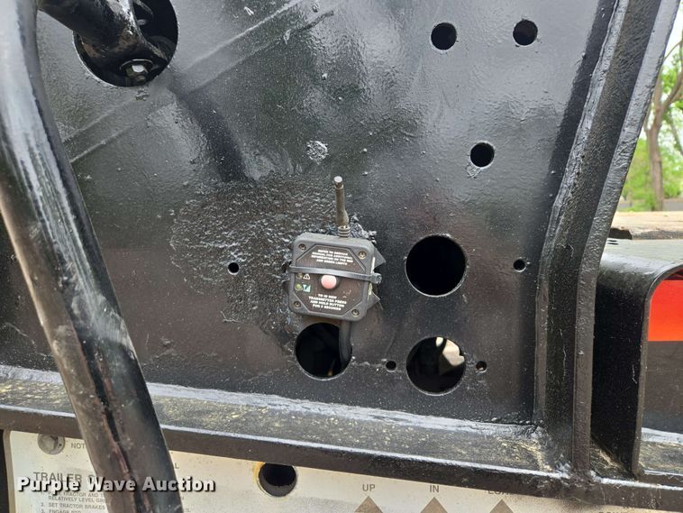 image for item EM7236 2010 Landoll 440B drop deck trailer