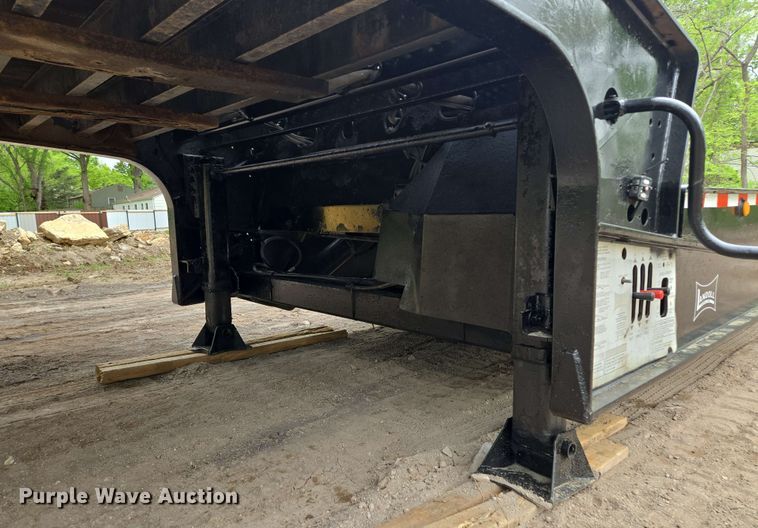 image for item EM7236 2010 Landoll 440B drop deck trailer