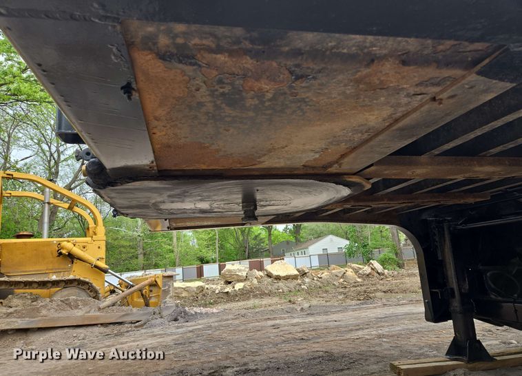 image for item EM7236 2010 Landoll 440B drop deck trailer