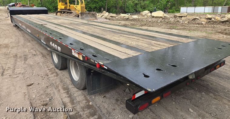 image for item EM7236 2010 Landoll 440B drop deck trailer