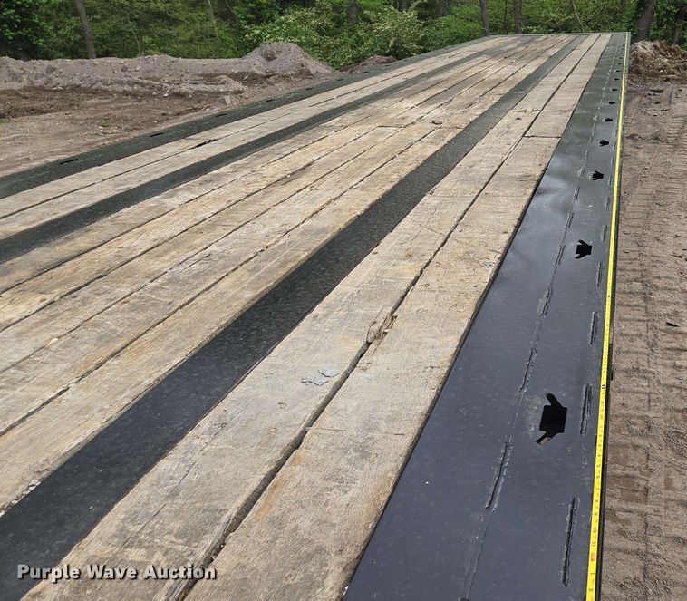 image for item EM7236 2010 Landoll 440B drop deck trailer