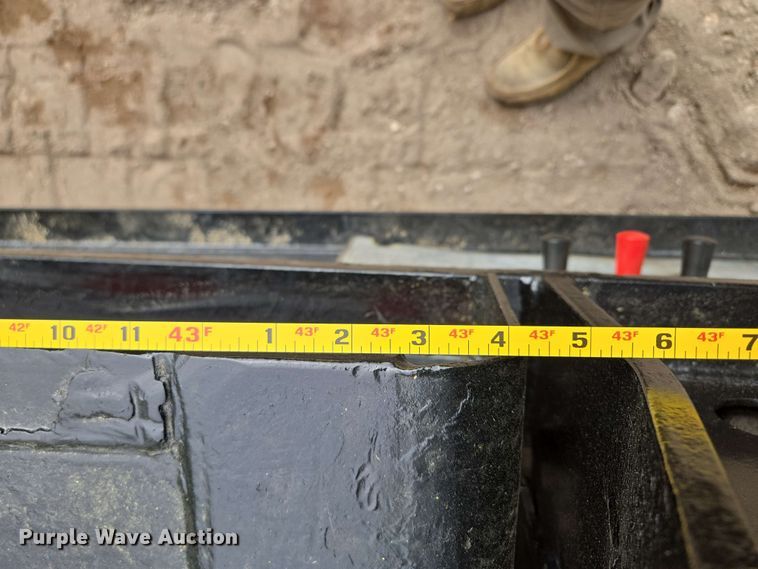 image for item EM7236 2010 Landoll 440B drop deck trailer