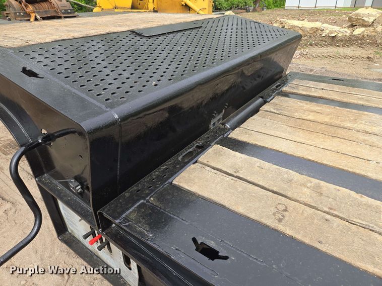 image for item EM7236 2010 Landoll 440B drop deck trailer