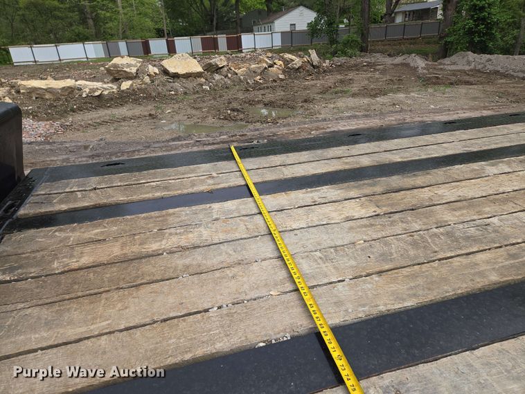 image for item EM7236 2010 Landoll 440B drop deck trailer