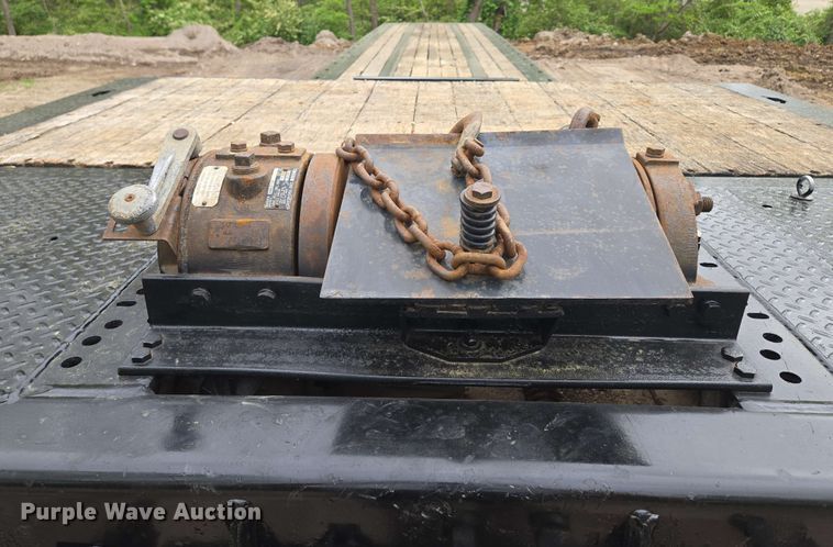 image for item EM7236 2010 Landoll 440B drop deck trailer