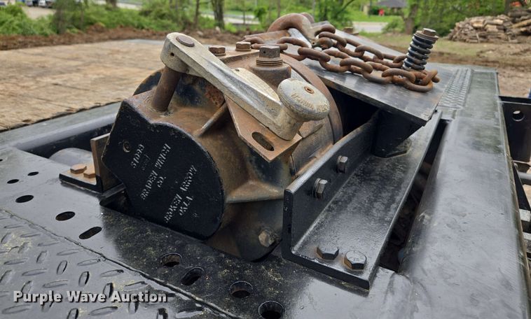 image for item EM7236 2010 Landoll 440B drop deck trailer