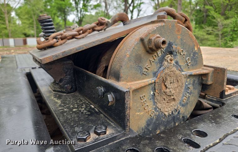 image for item EM7236 2010 Landoll 440B drop deck trailer