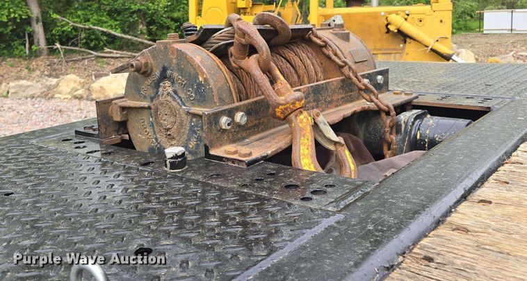 image for item EM7236 2010 Landoll 440B drop deck trailer