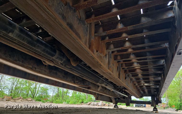 image for item EM7236 2010 Landoll 440B drop deck trailer