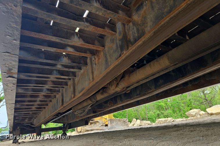 image for item EM7236 2010 Landoll 440B drop deck trailer