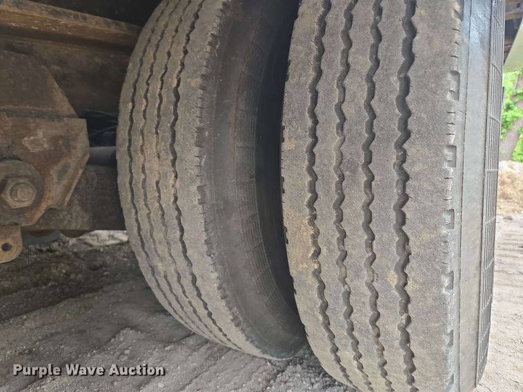 image for item EM7236 2010 Landoll 440B drop deck trailer