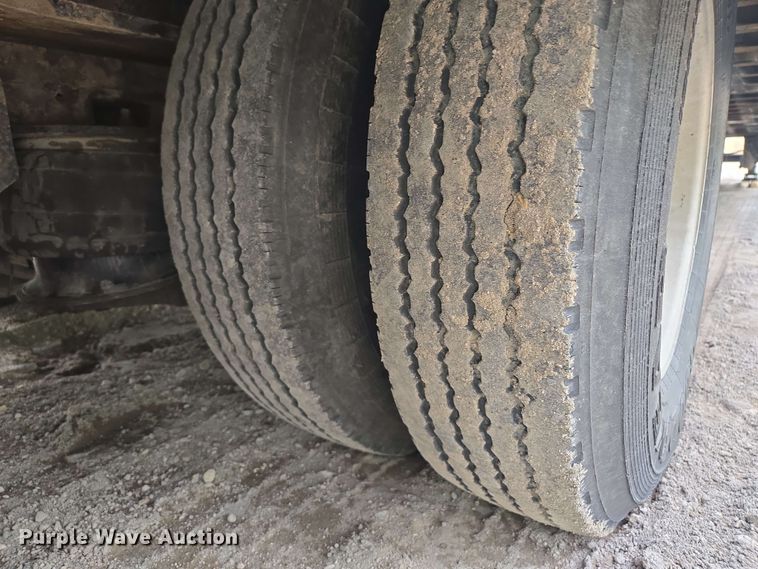 image for item EM7236 2010 Landoll 440B drop deck trailer