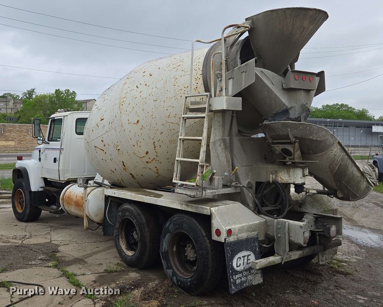image for item EM7238 1997 Ford LT8000 ready mix truck