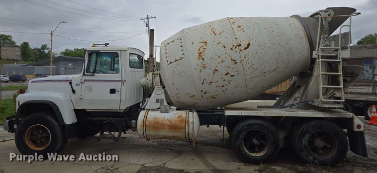 image for item EM7238 1997 Ford LT8000 ready mix truck
