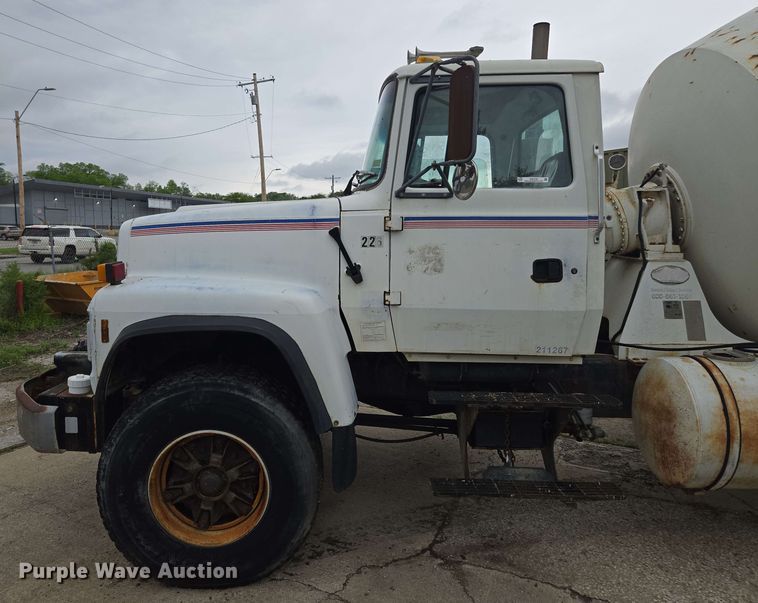 image for item EM7238 1997 Ford LT8000 ready mix truck
