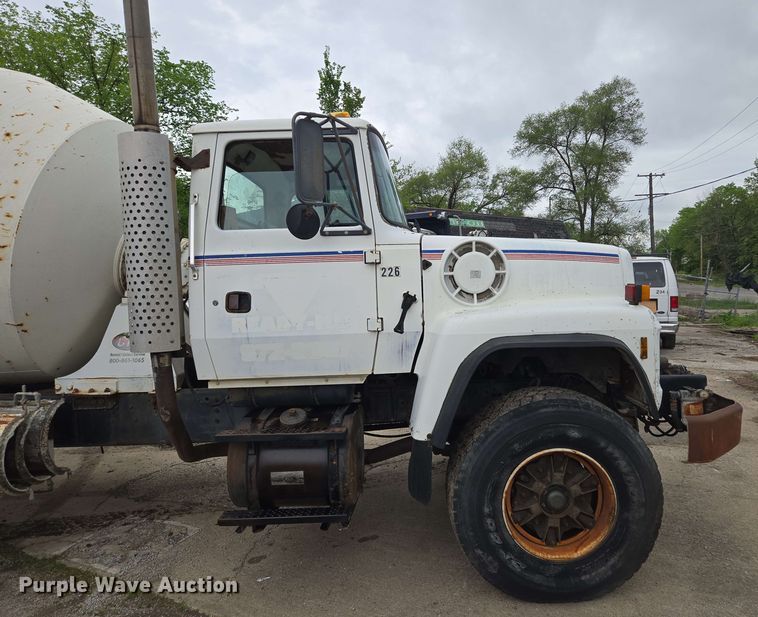 image for item EM7238 1997 Ford LT8000 ready mix truck