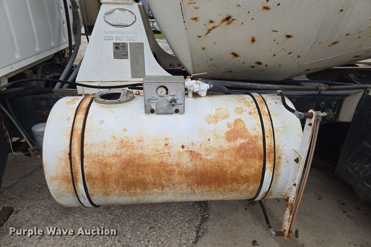 image for item EM7238 1997 Ford LT8000 ready mix truck