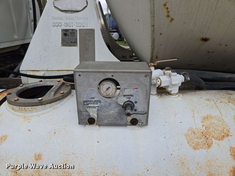 image for item EM7238 1997 Ford LT8000 ready mix truck