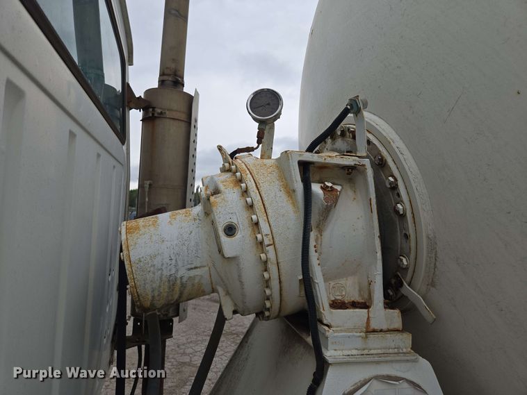 image for item EM7238 1997 Ford LT8000 ready mix truck