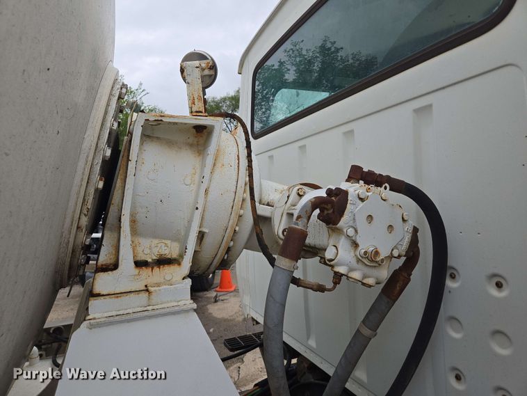 image for item EM7238 1997 Ford LT8000 ready mix truck