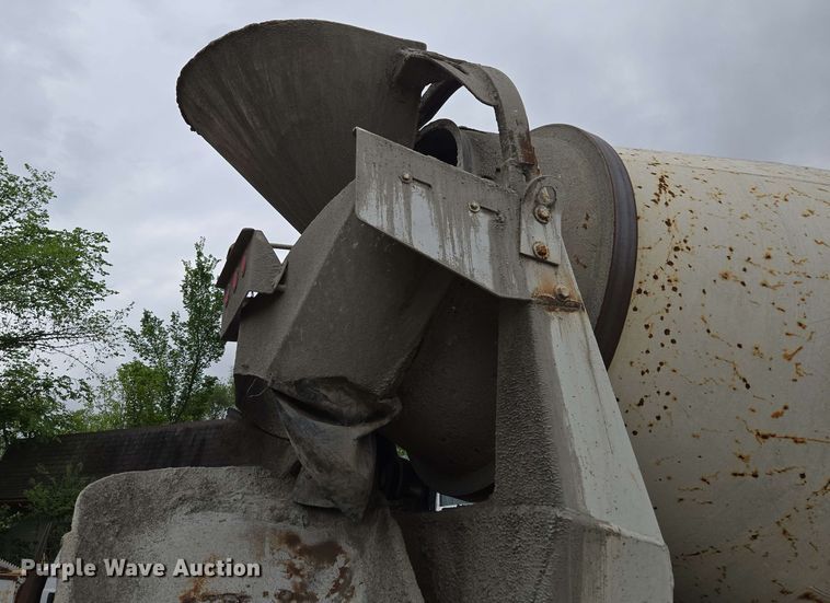 image for item EM7238 1997 Ford LT8000 ready mix truck