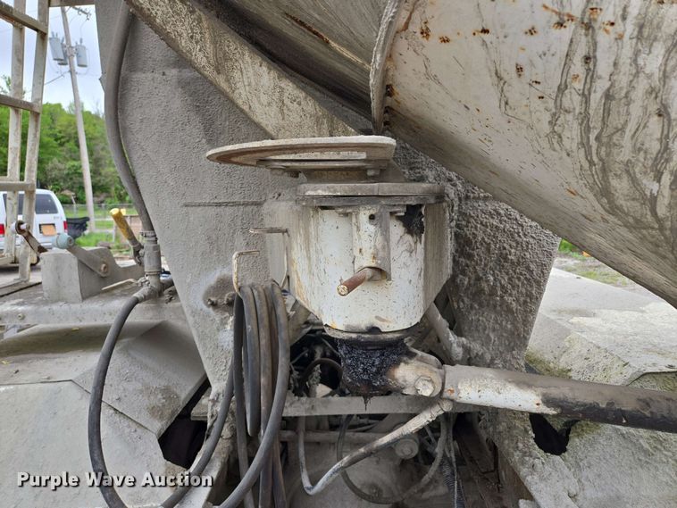 image for item EM7238 1997 Ford LT8000 ready mix truck