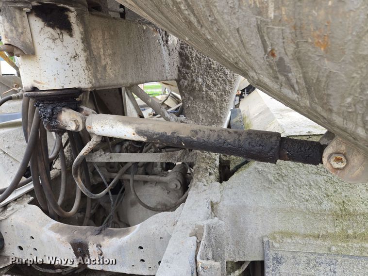 image for item EM7238 1997 Ford LT8000 ready mix truck