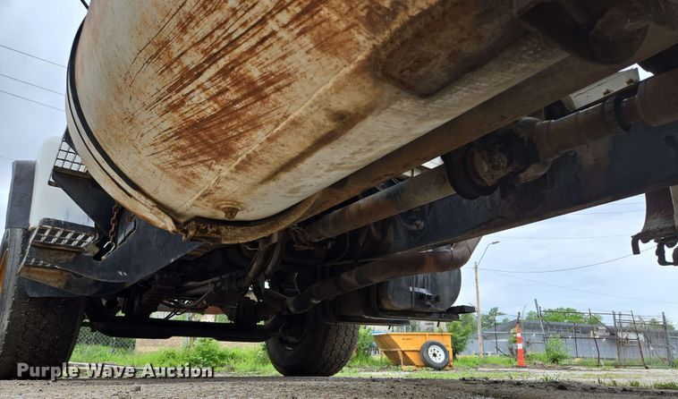 image for item EM7238 1997 Ford LT8000 ready mix truck
