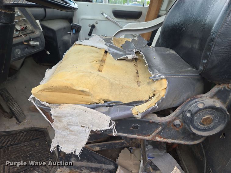 image for item EM7238 1997 Ford LT8000 ready mix truck