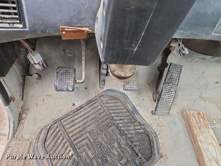 image for item EM7238 1997 Ford LT8000 ready mix truck