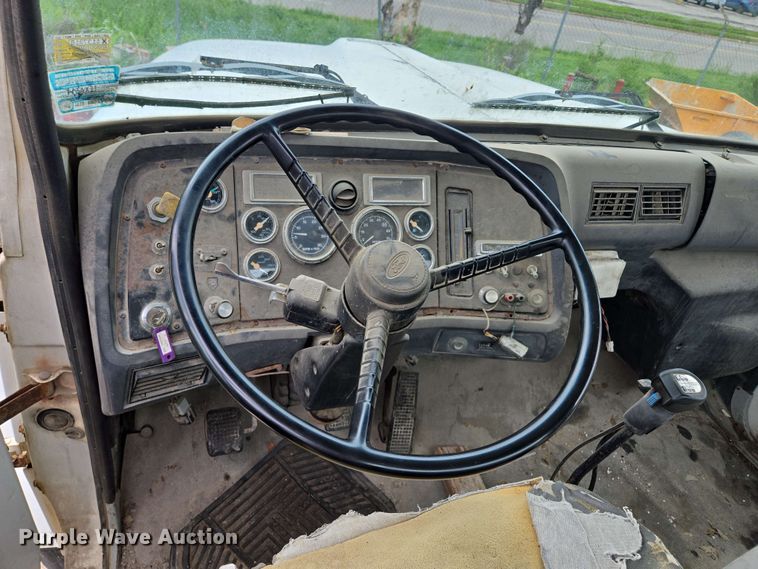 image for item EM7238 1997 Ford LT8000 ready mix truck