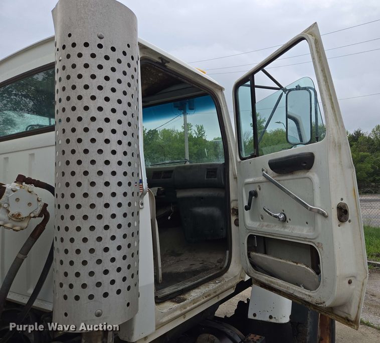 image for item EM7238 1997 Ford LT8000 ready mix truck
