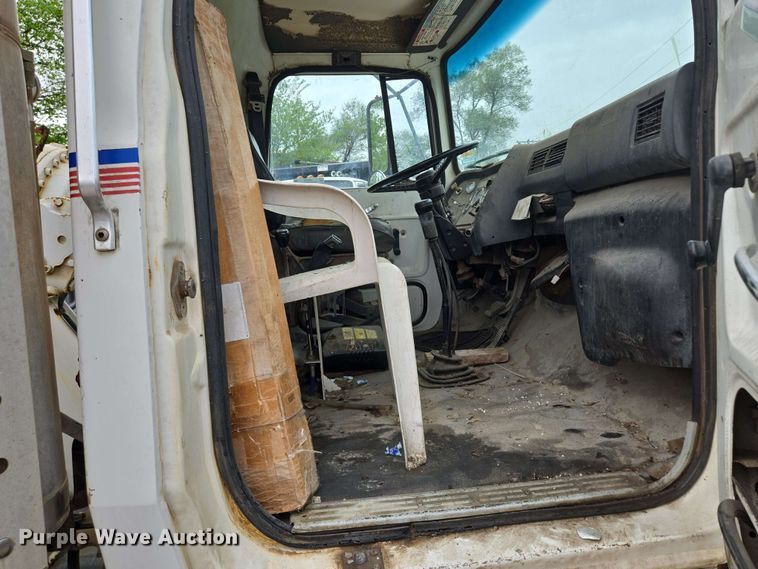 image for item EM7238 1997 Ford LT8000 ready mix truck