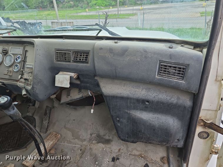 image for item EM7238 1997 Ford LT8000 ready mix truck