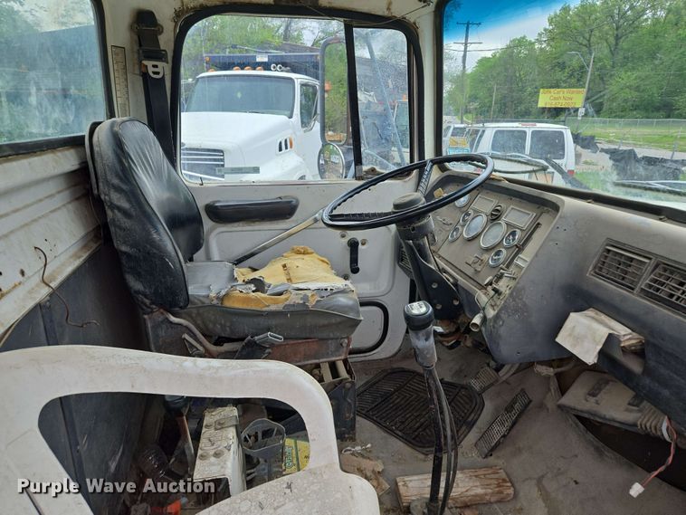 image for item EM7238 1997 Ford LT8000 ready mix truck