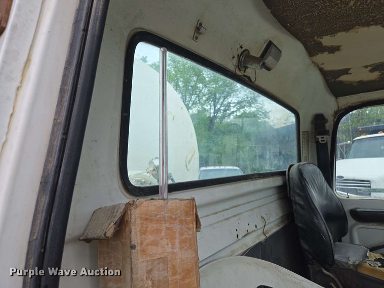 image for item EM7238 1997 Ford LT8000 ready mix truck