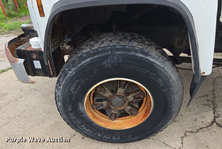 image for item EM7238 1997 Ford LT8000 ready mix truck