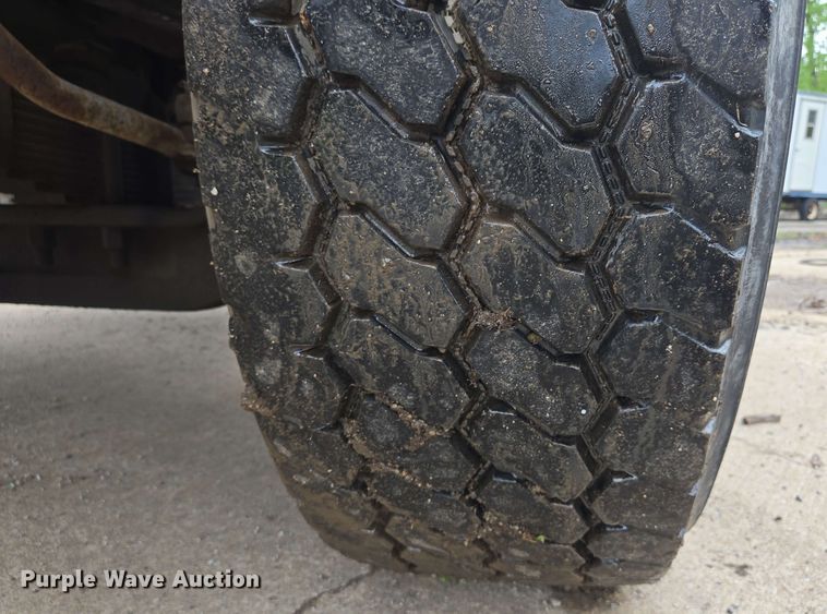 image for item EM7238 1997 Ford LT8000 ready mix truck