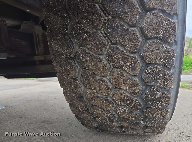 image for item EM7238 1997 Ford LT8000 ready mix truck